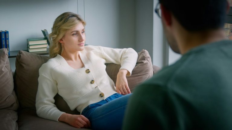 Férfi vagy női life coach: melyik a jobb választás? A session of psychological therapy
