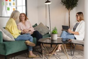 lesbian couple therapy with their psychotherapist reconciling