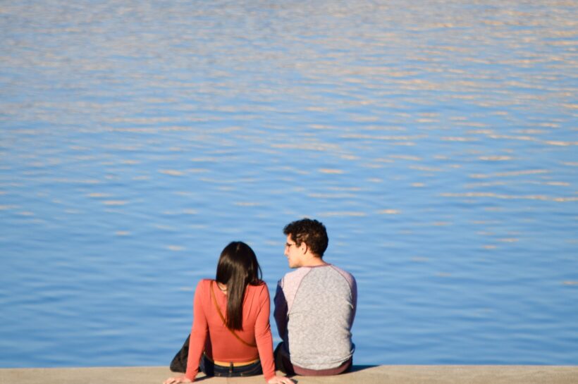 Meddig normális szenvedni egy szakítás után? – Mi a különbség az egészséges gyász és a patológiás gyász között? Couples fighting. Breaking up. Breakups